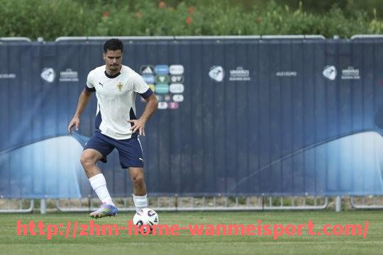 完美体育官方网站-世俱杯比赛中各队球员抢断次数统计与排名比较